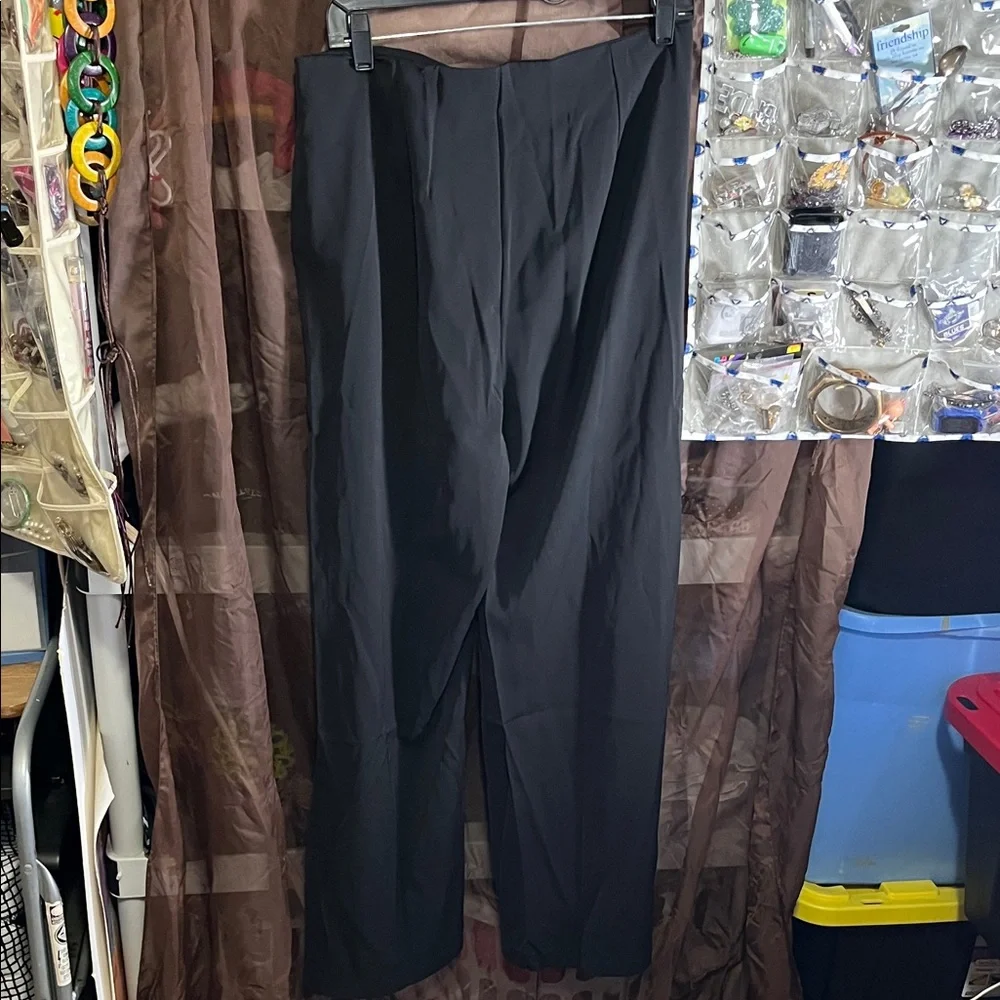 Women's Black Wide-Leg Pleated Trousers - Picture 11 of 16